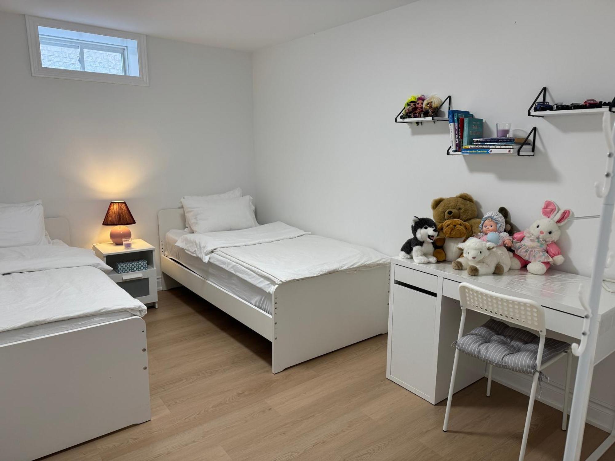 Cozy, Brand-New, 2Bdr,Walkout Apt, Free Parking 리치몬드 힐 외부 사진