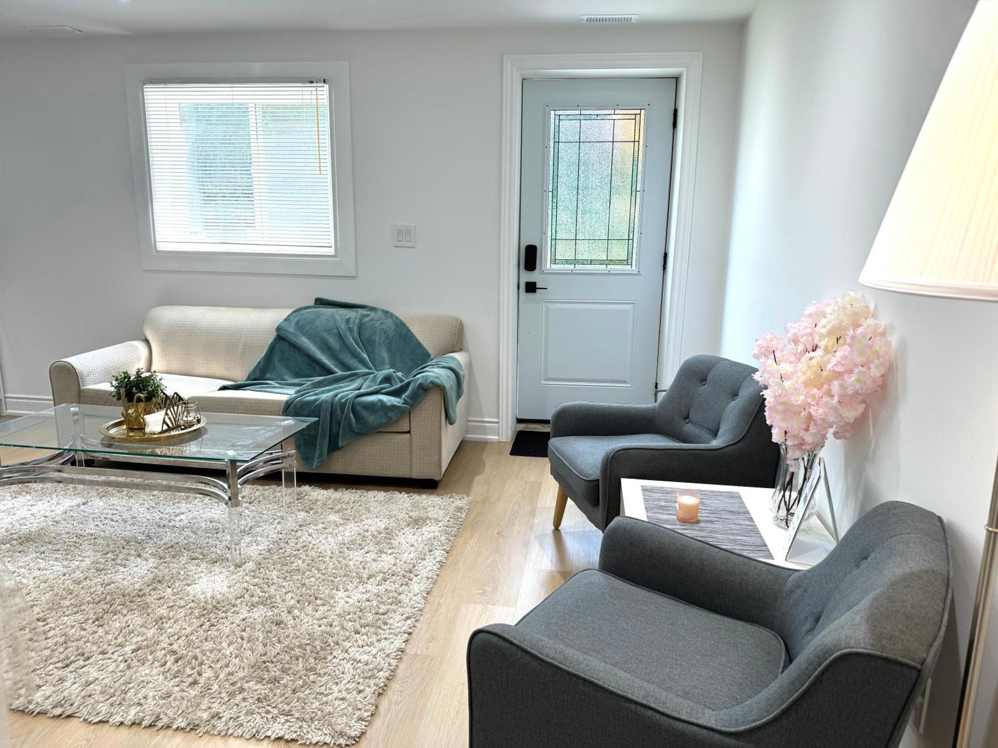 Cozy, Brand-New, 2Bdr,Walkout Apt, Free Parking 리치몬드 힐 외부 사진