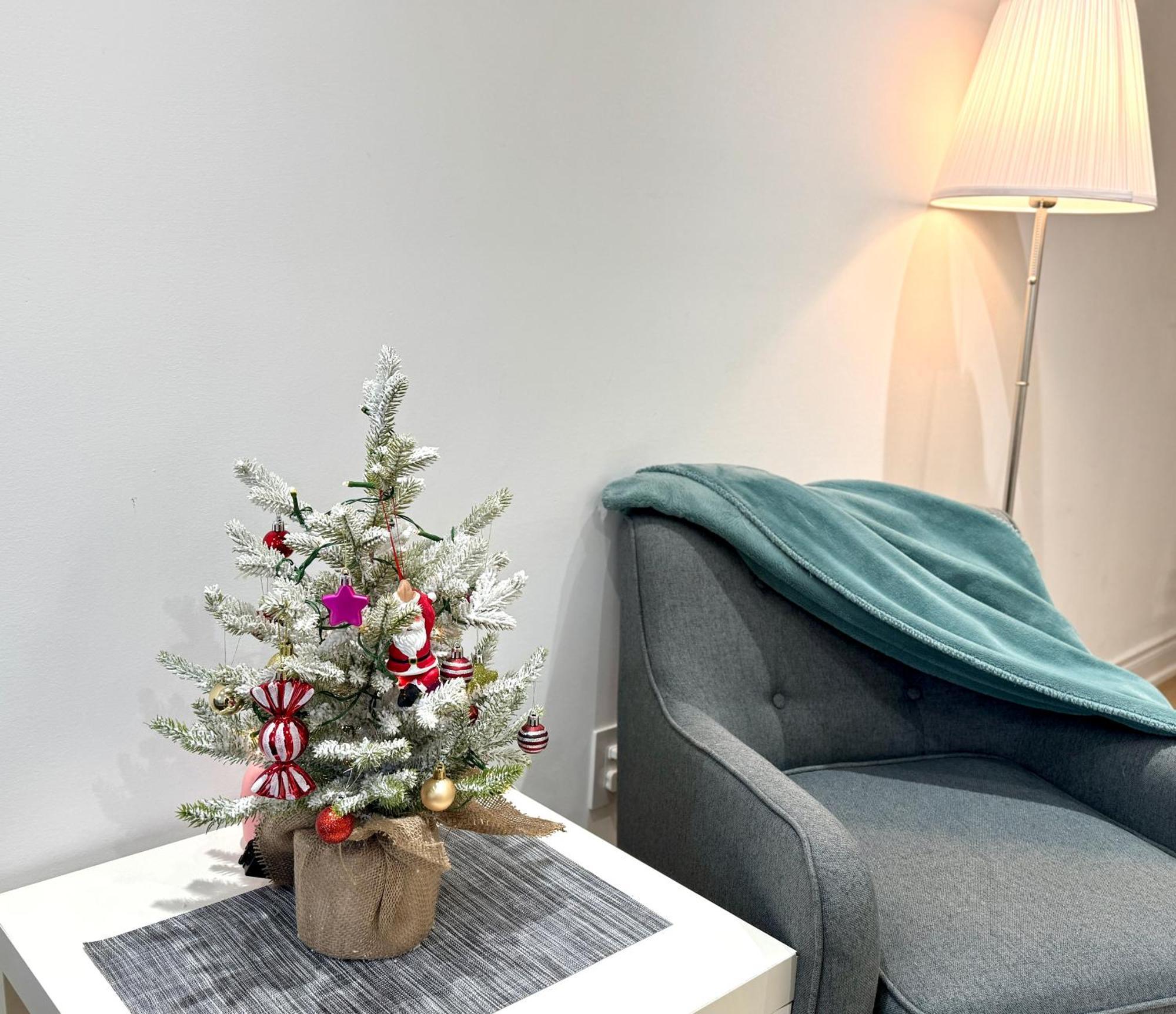 Cozy, Brand-New, 2Bdr,Walkout Apt, Free Parking 리치몬드 힐 외부 사진