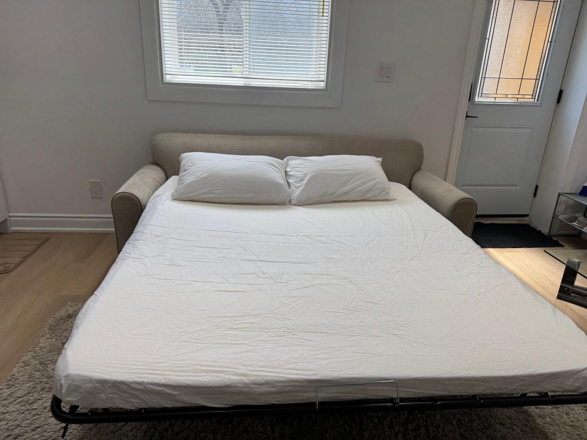 Cozy, Brand-New, 2Bdr,Walkout Apt, Free Parking 리치몬드 힐 외부 사진